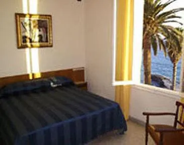 Hotel La Brise 3*