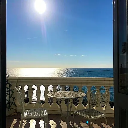 La Brise Hotel
