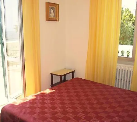 Готель La Brise